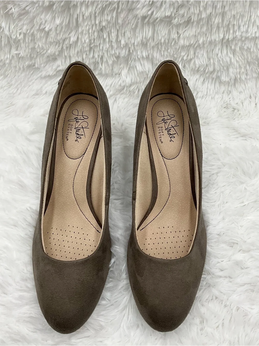 Life Stride Pumps Size 11W Taupe Suede Mid Heel Pumps